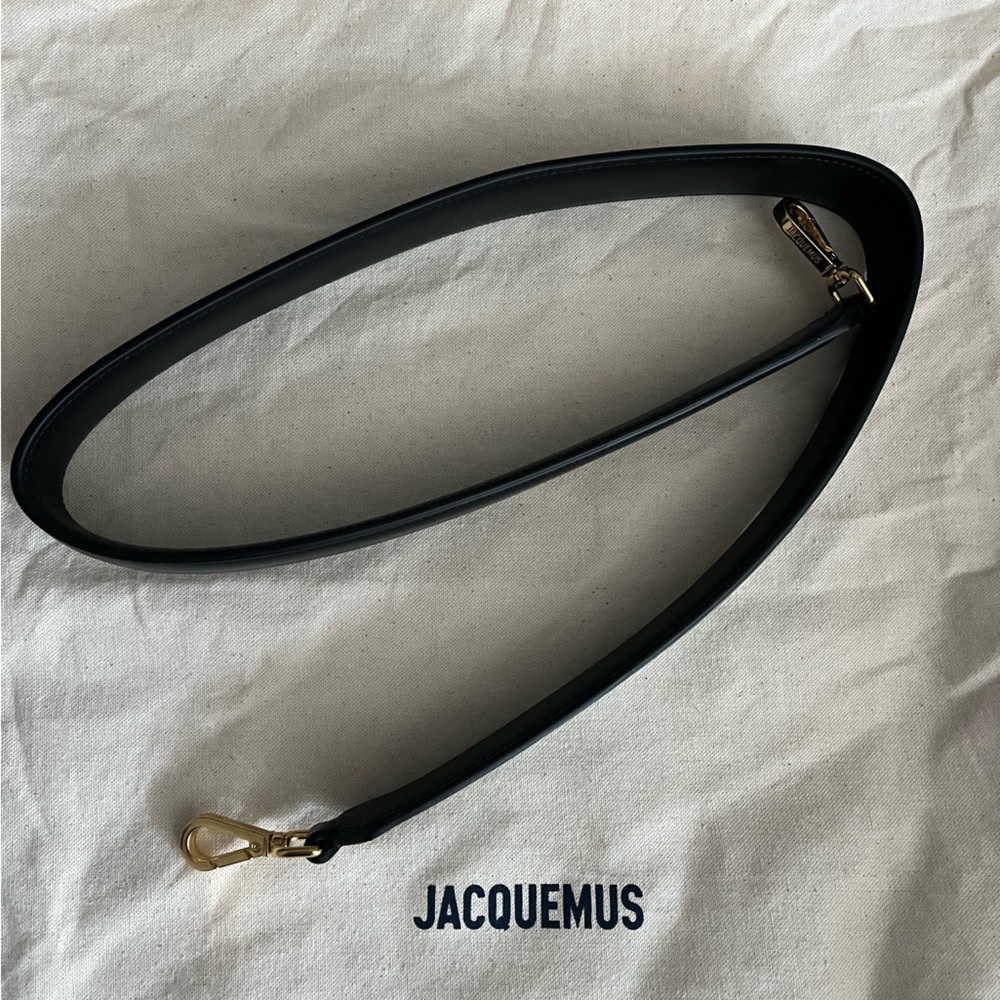 I am selling a brand new Jacquemus bambinou bag, never worn. Still the tag on it - Picture 3 of 4